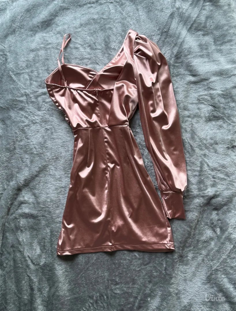 Asimetrična roze svečana haljina