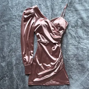 Asimetrična roze svečana haljina