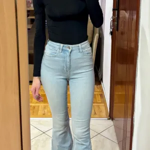 Bershka flare farmerice