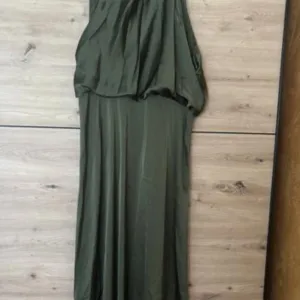 Maslinasta midi haljinica