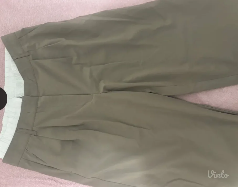 Bershka pantalone novo