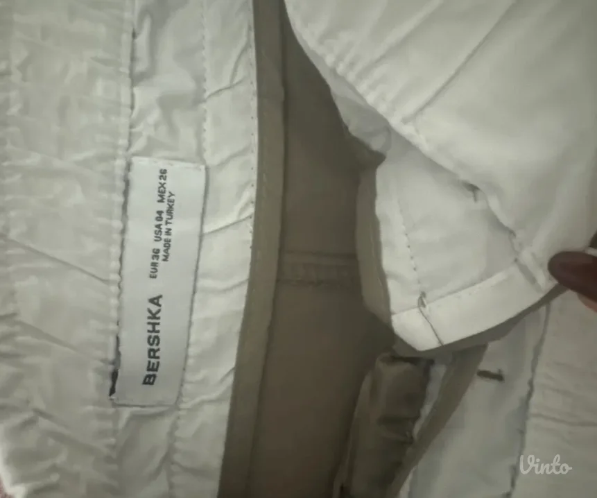 Bershka pantalone novo