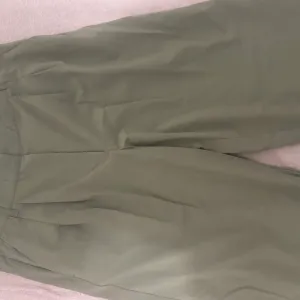 Bershka pantalone novo