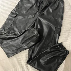 Kožne pantalone