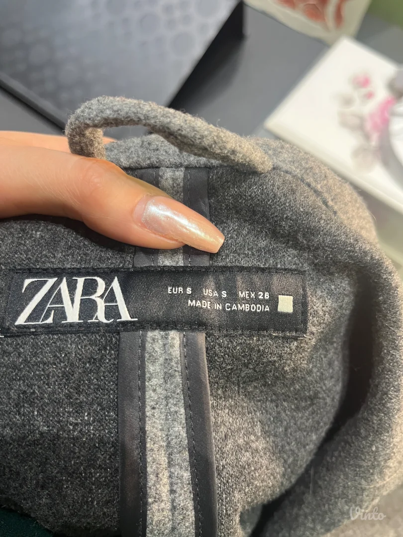Zara- Sivi kaput
