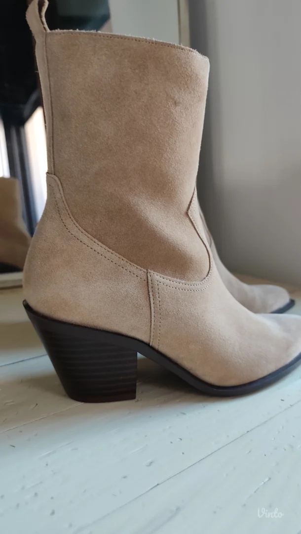 Stradivarius kožne čizme NOVO