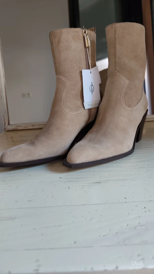 Stradivarius kožne čizme NOVO