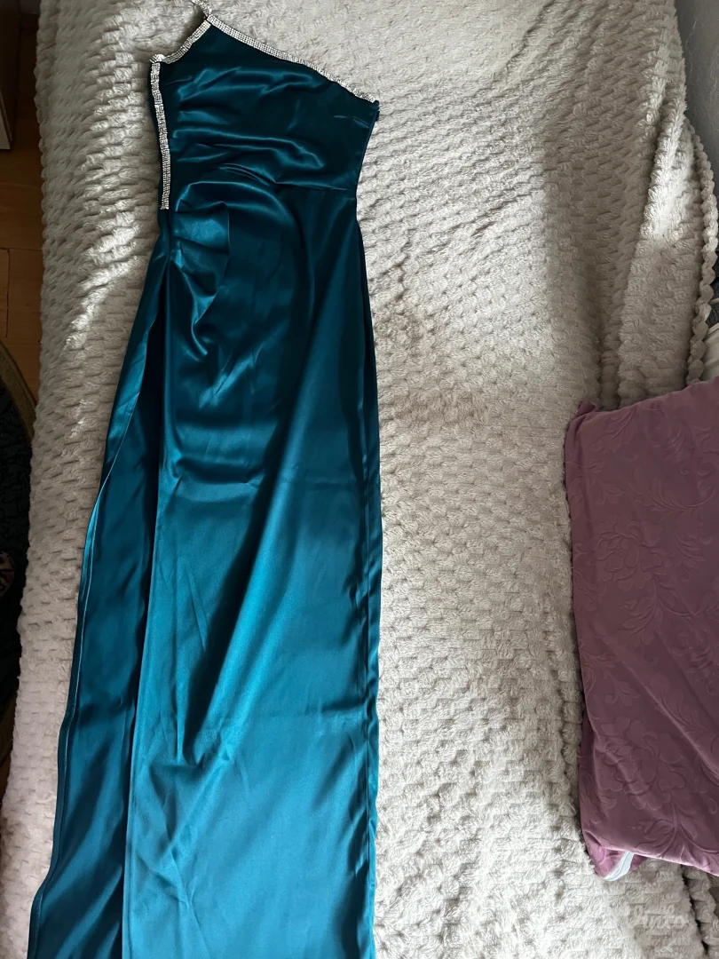 Elegantna duga haljina