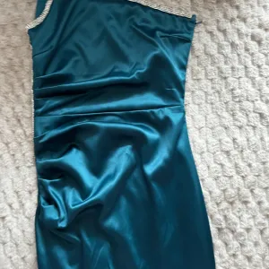 Elegantna duga haljina