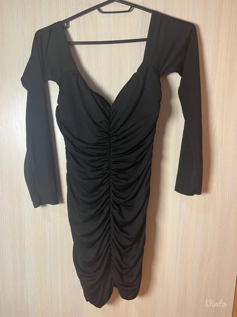 Crna svečana haljina