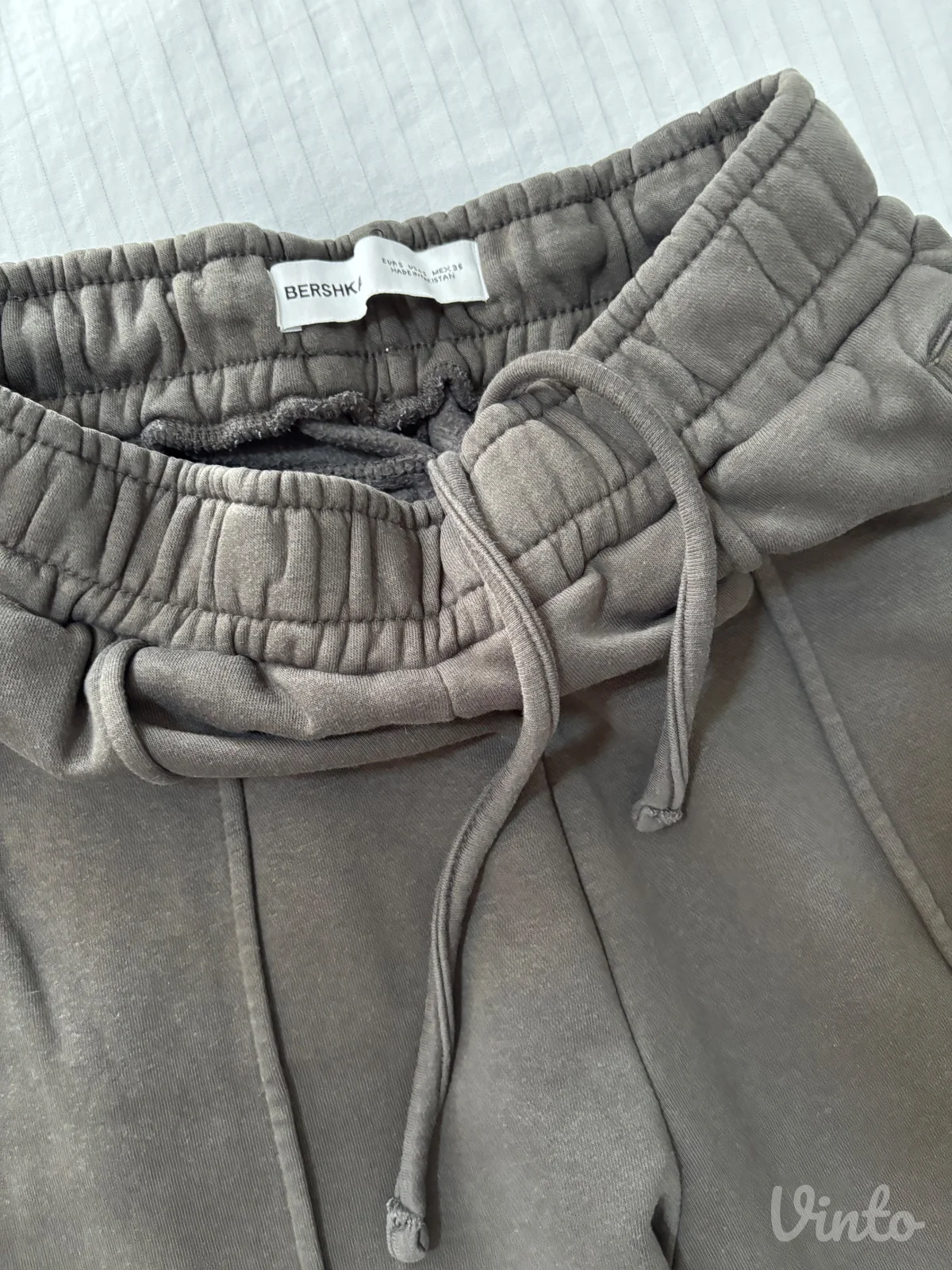 Bershka muške trenerke-pantalone