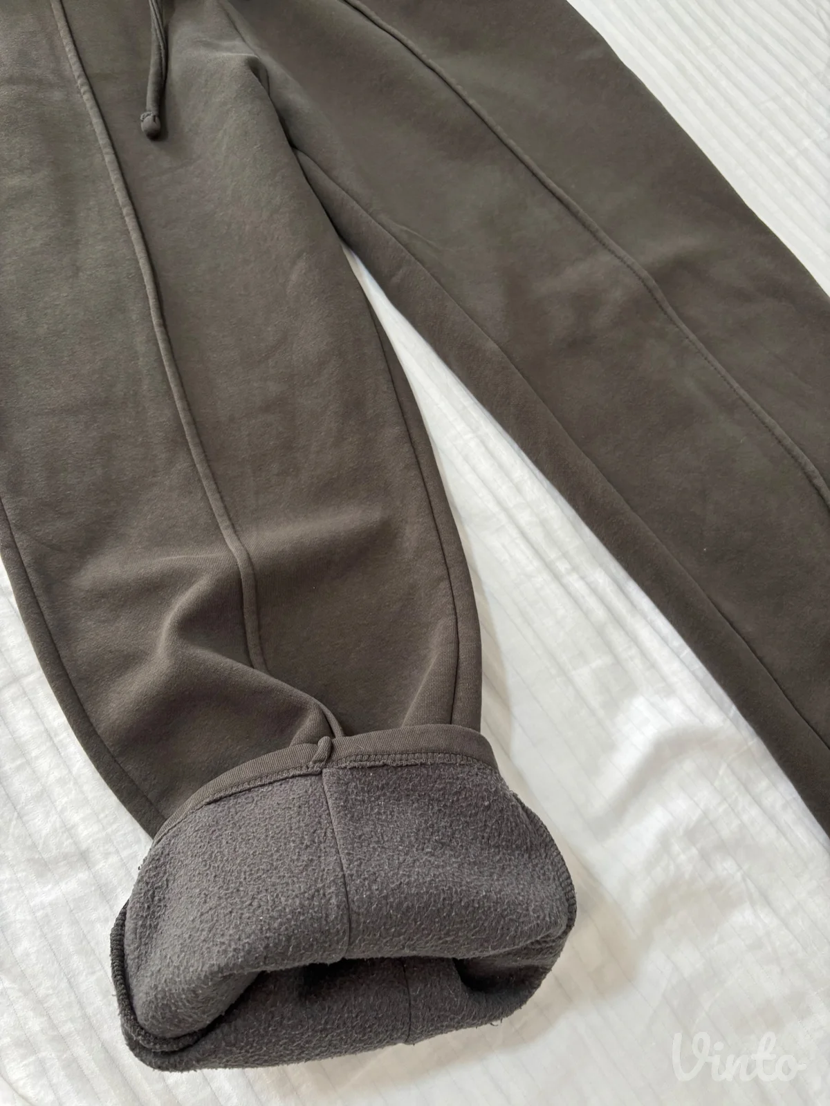 Bershka muške trenerke-pantalone