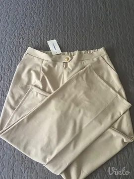 PANTALONE SA ETIKETOM