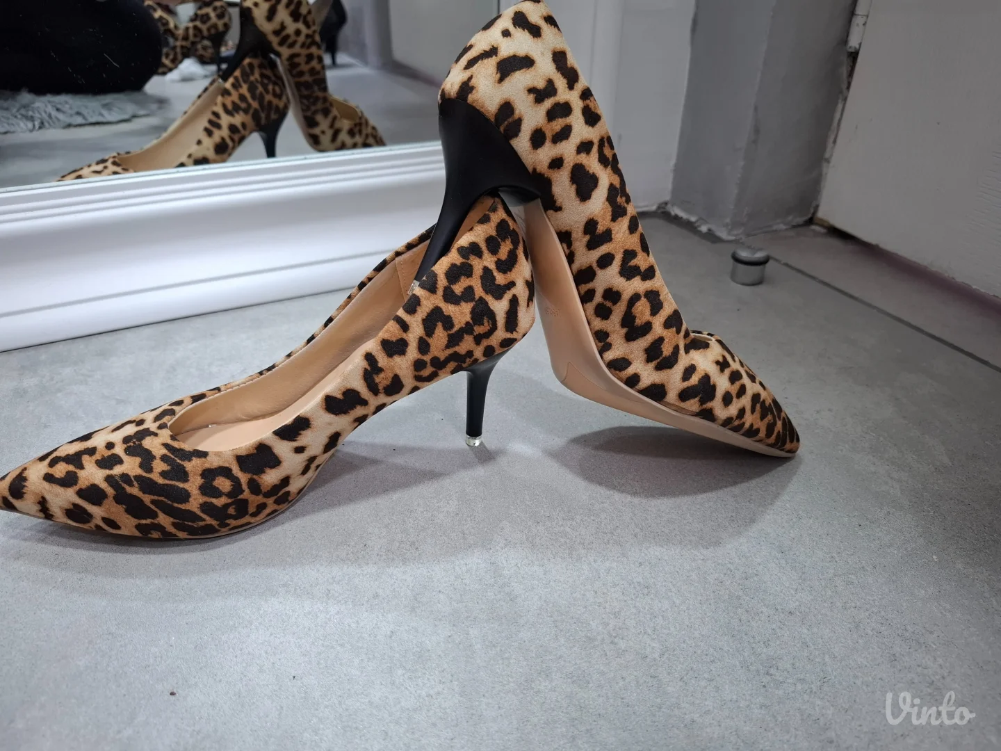 *NOVO* Tigraste salonke