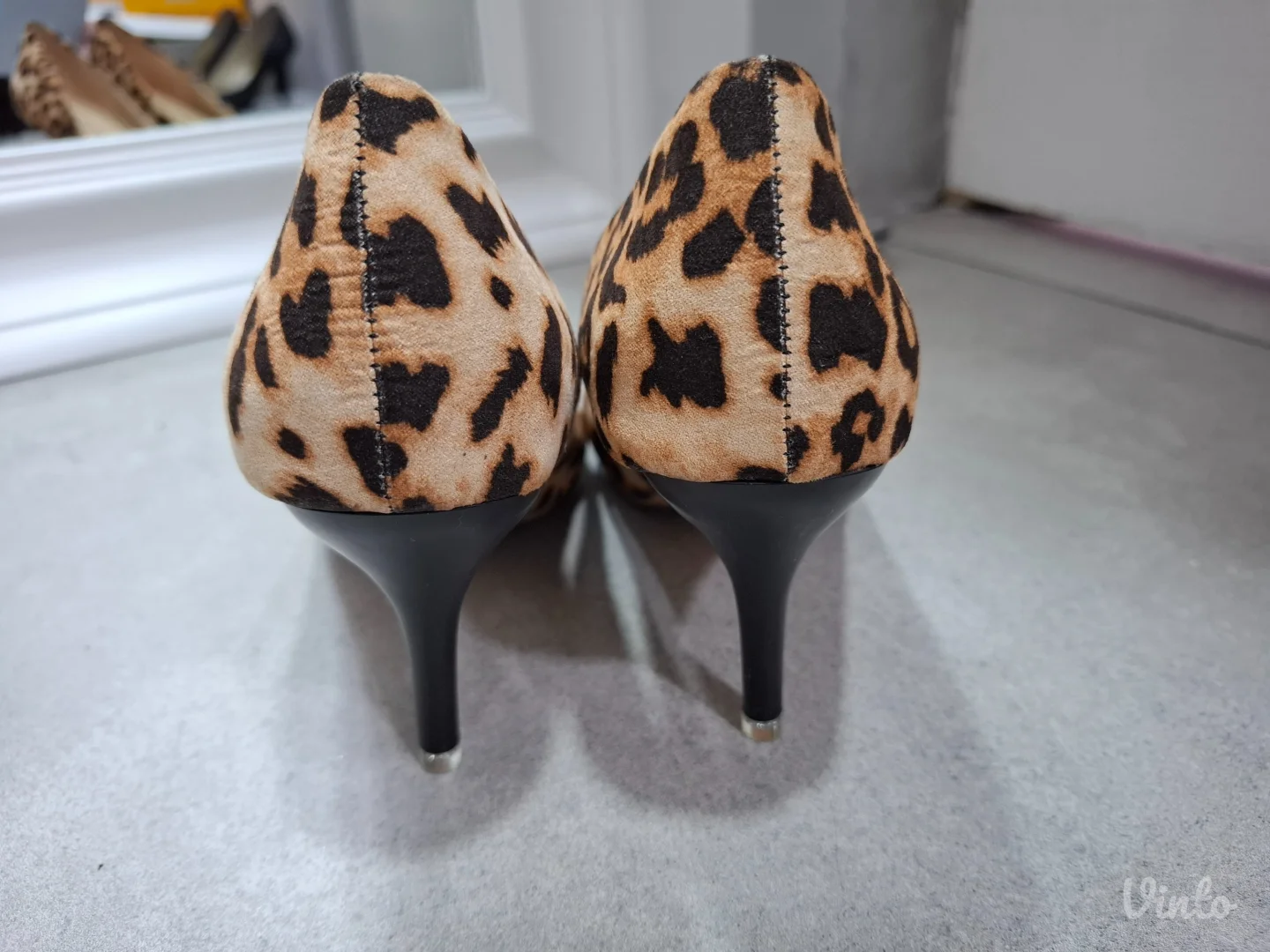 *NOVO* Tigraste salonke