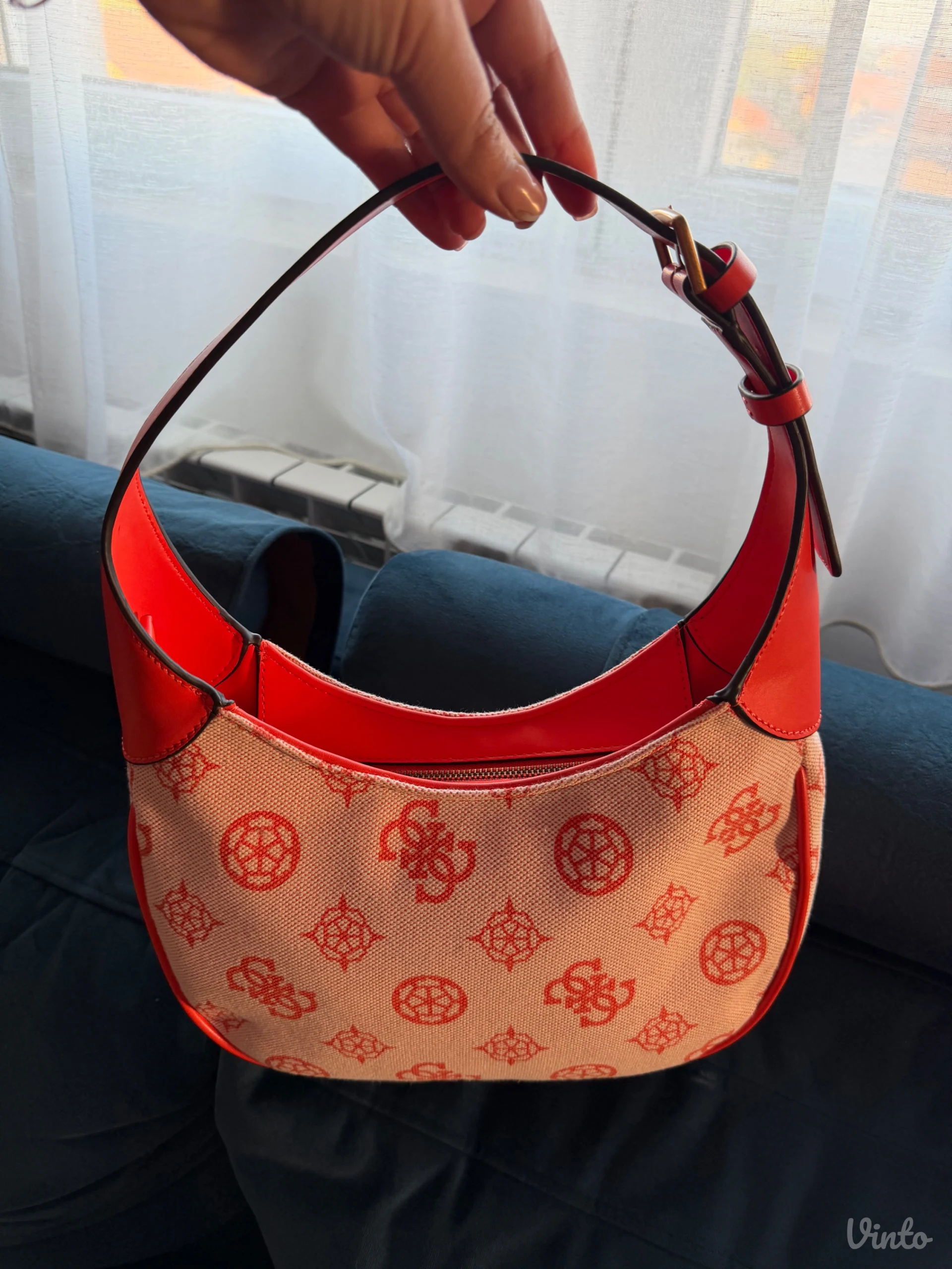 Guess torba iz nove kolekcije