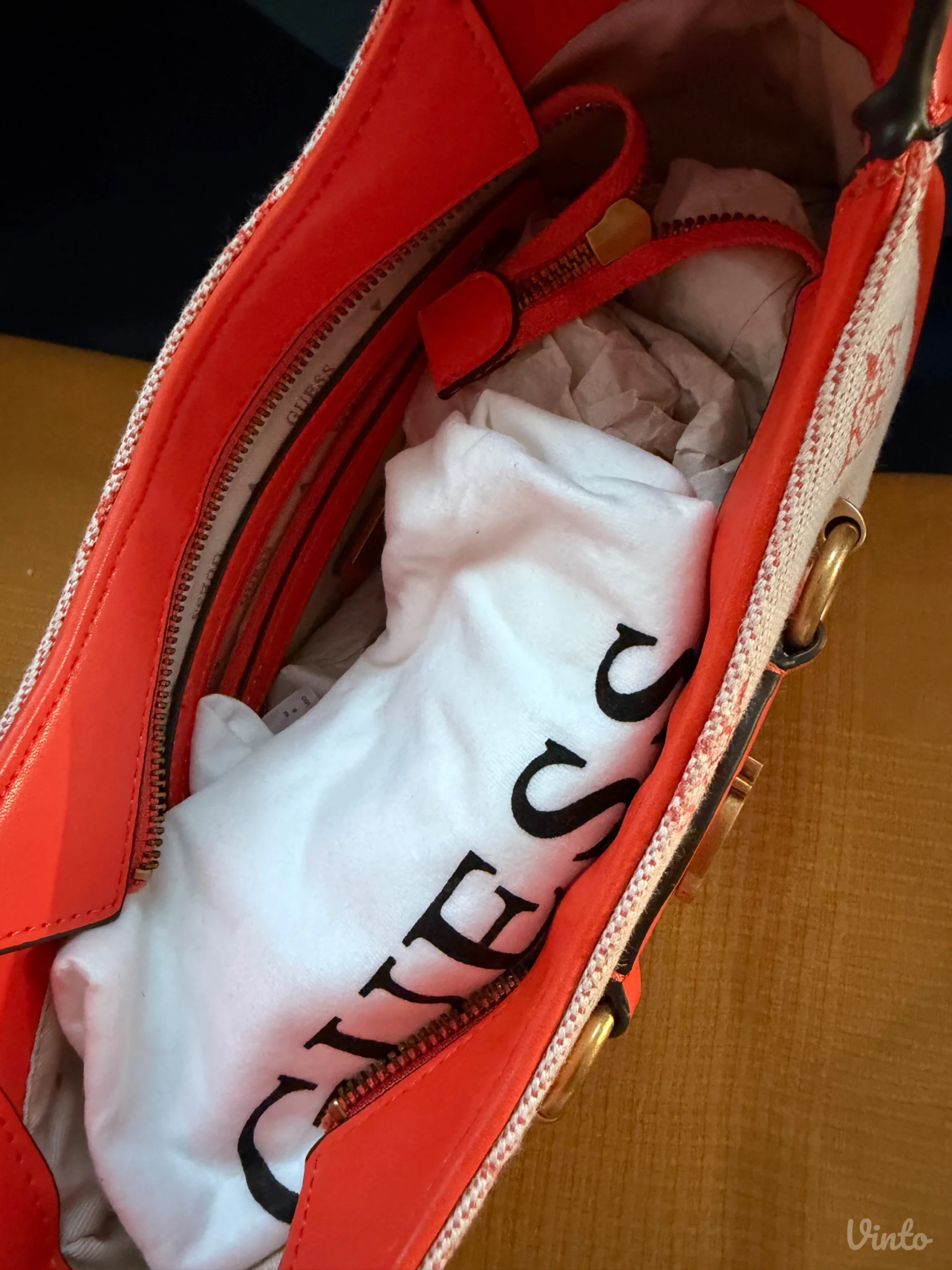 Guess torba iz nove kolekcije