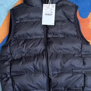Zara prsluk za dečaka 116 sa etiketom