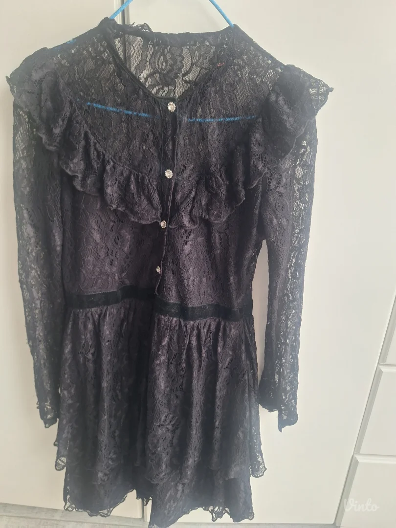 Crna čipkasta haljina Zara