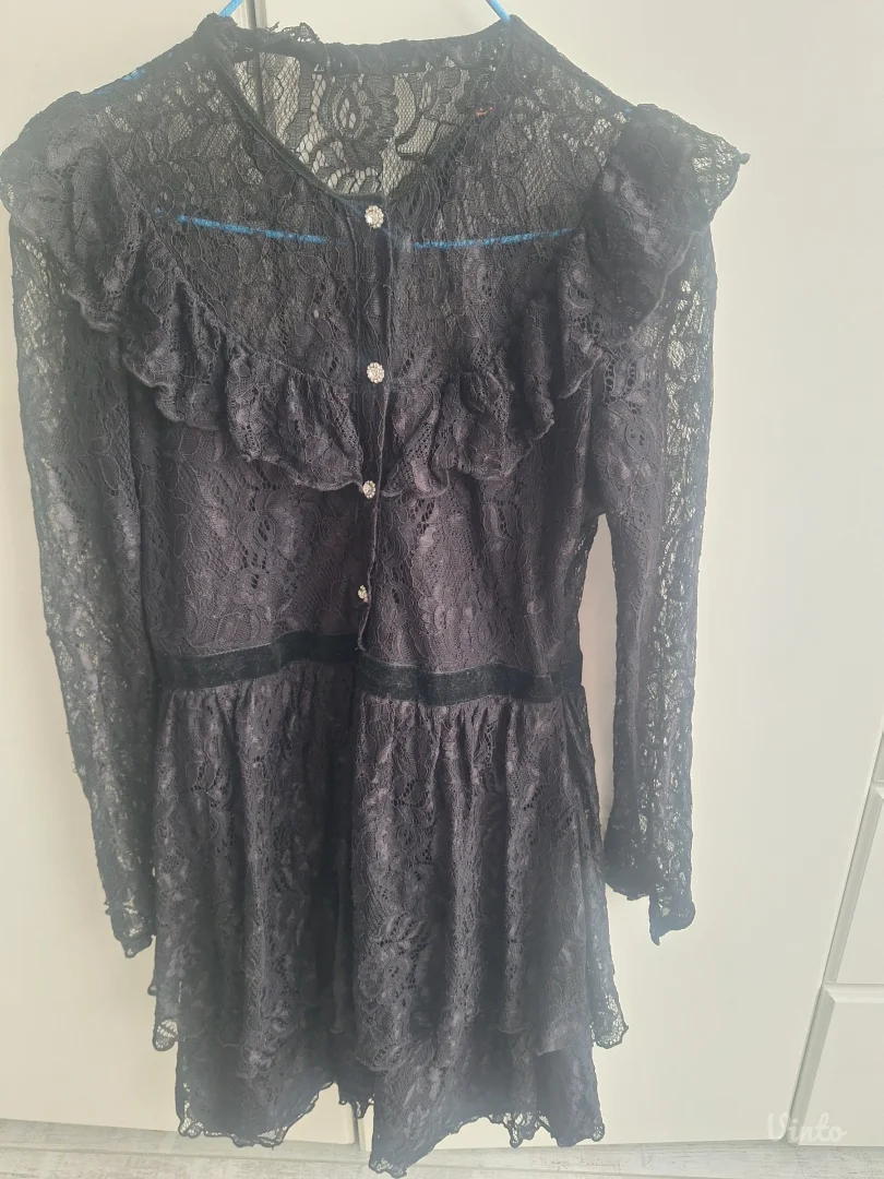 Crna čipkasta haljina Zara