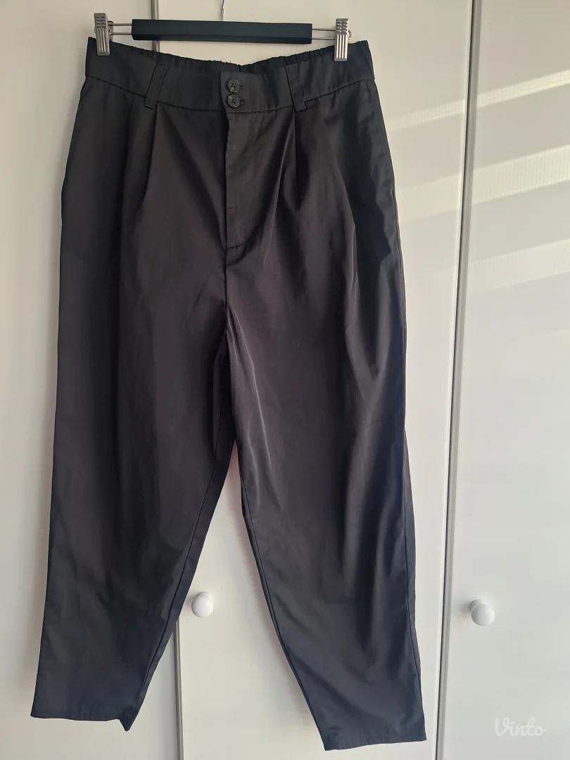 Crne pantalone Zara