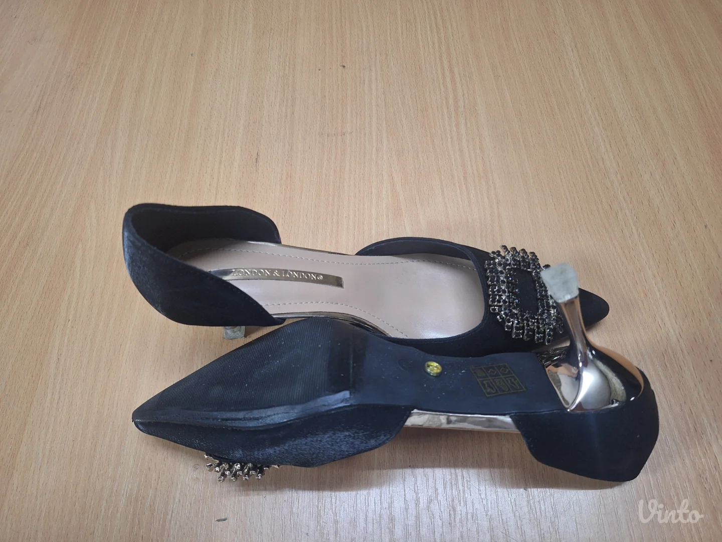 Crne salonke sa šnalom