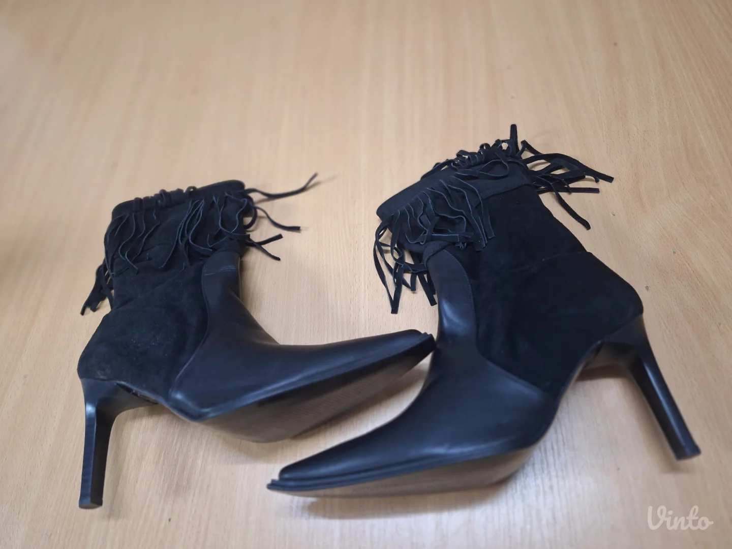 Crne čizme sa resama