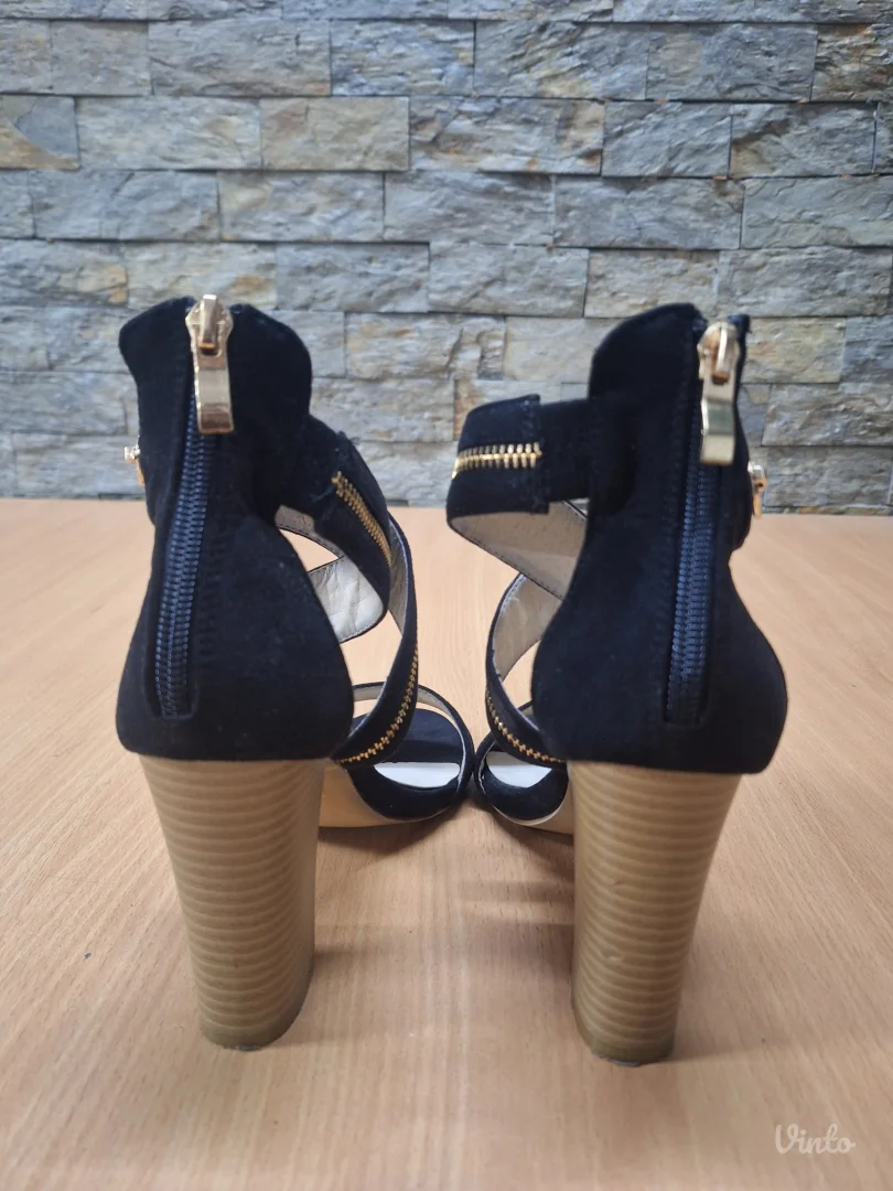 Sandale sa debelom štiklom