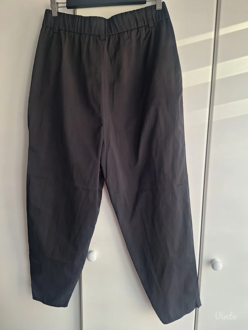 Crne pantalone Zara