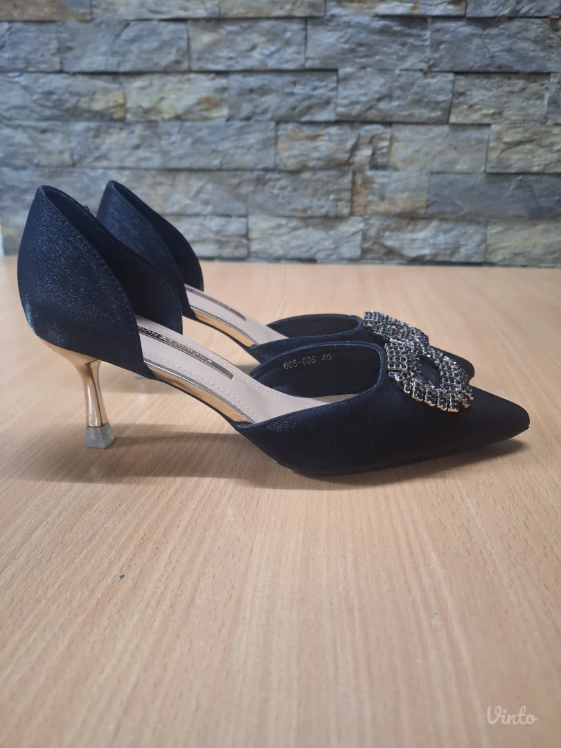 Crne salonke sa šnalom