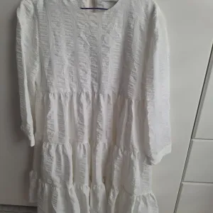Bela haljina Zara