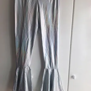 Srebrne zvonaste pantalone