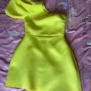 Blondy- Zuta haljina u L velicini