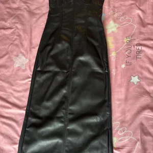 Bershka kozna haljina M/L