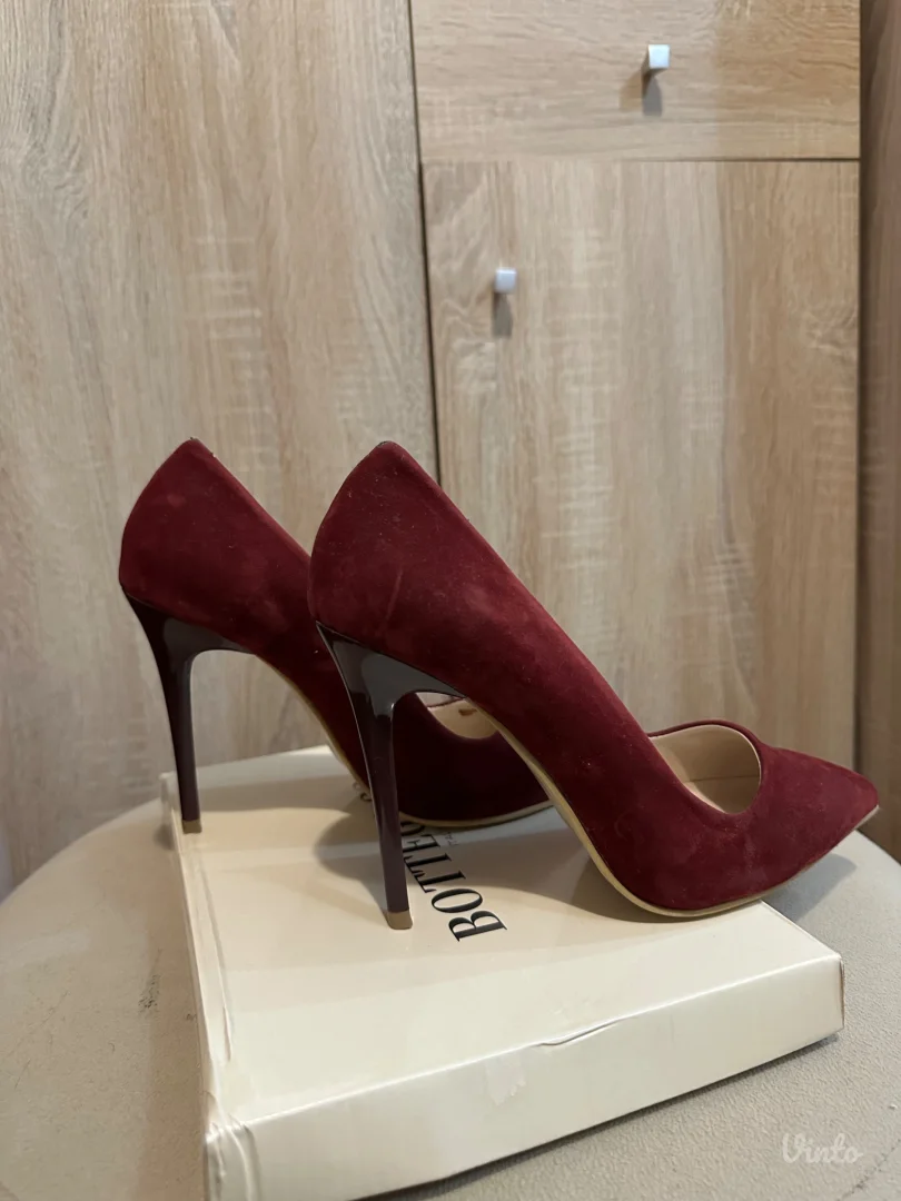 Bordo salonke 37broj