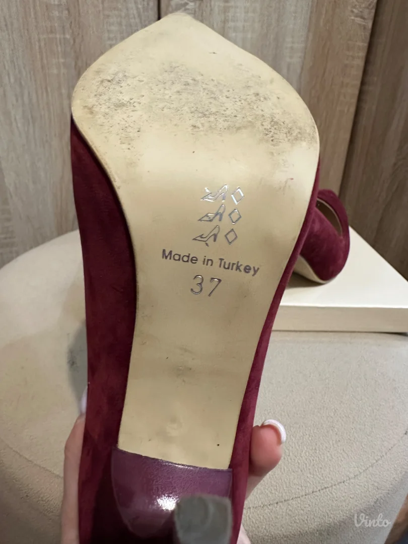 Bordo salonke 37broj