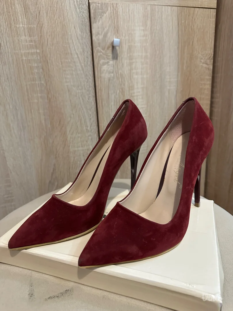 Bordo salonke 37broj