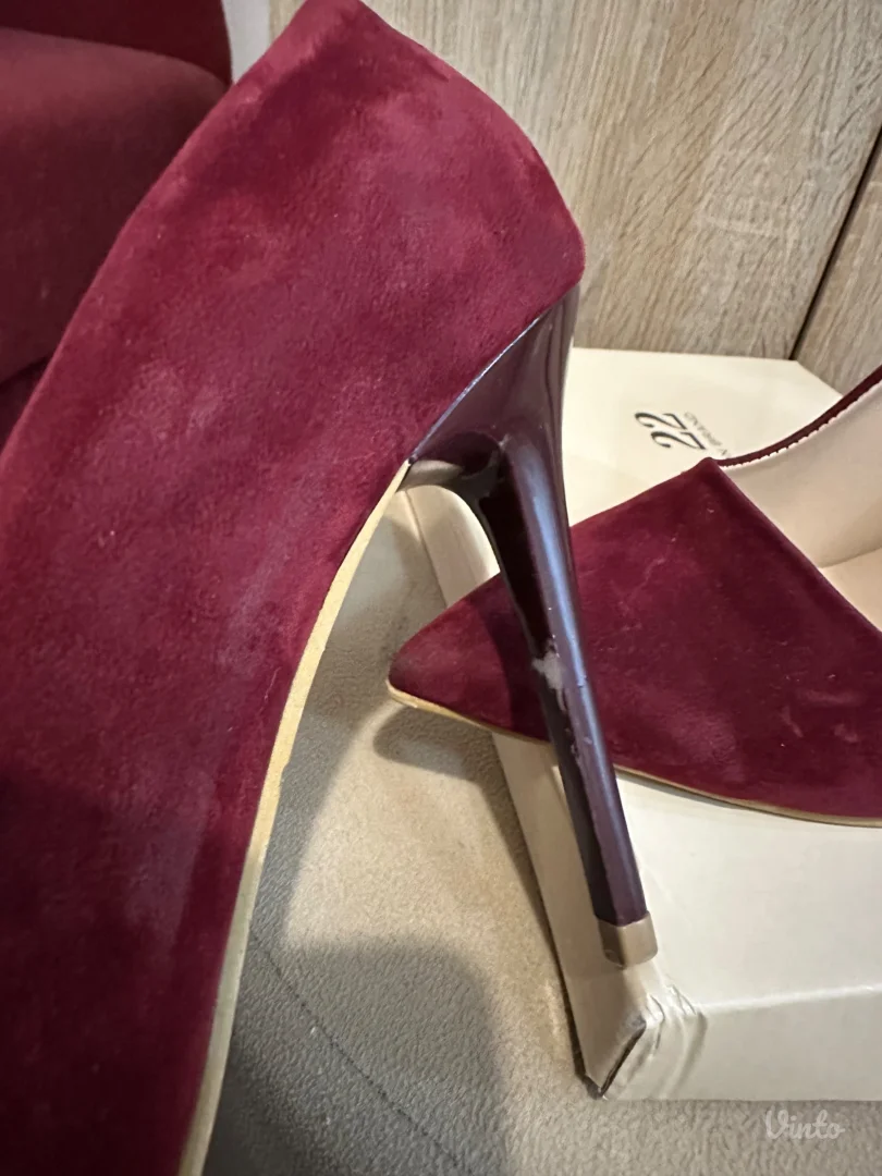 Bordo salonke 37broj