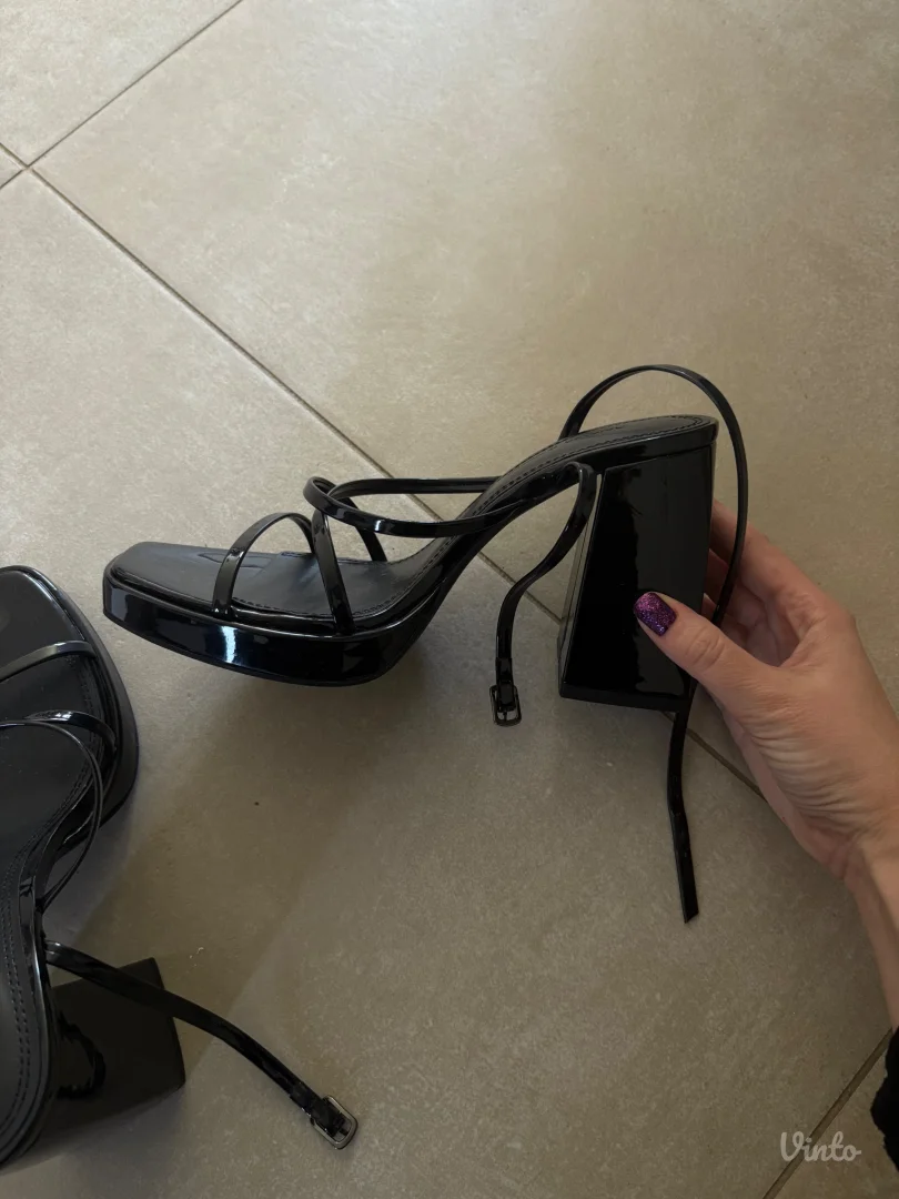 Bershka sandale na stiklu