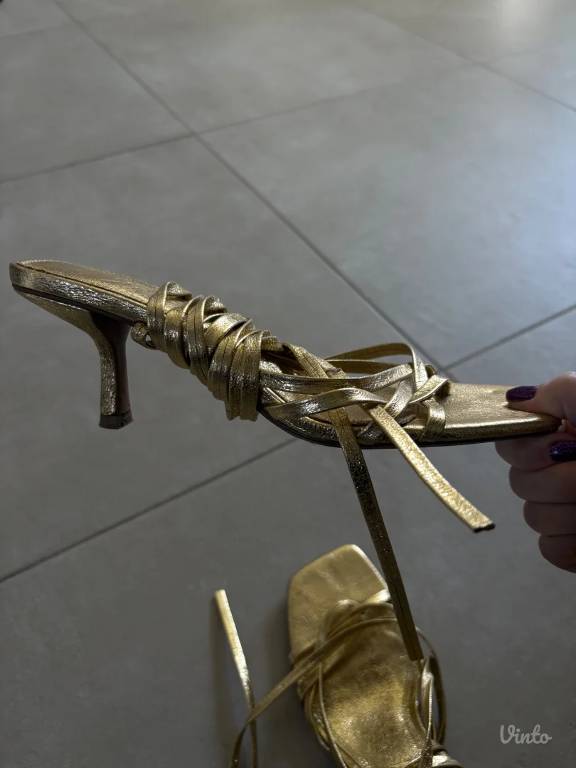 Zara sandale na stiklu