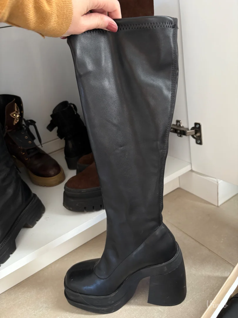 Bershka cizme na stiklu