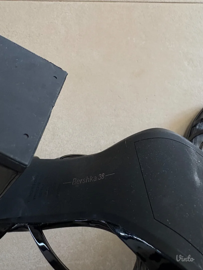 Bershka sandale na stiklu