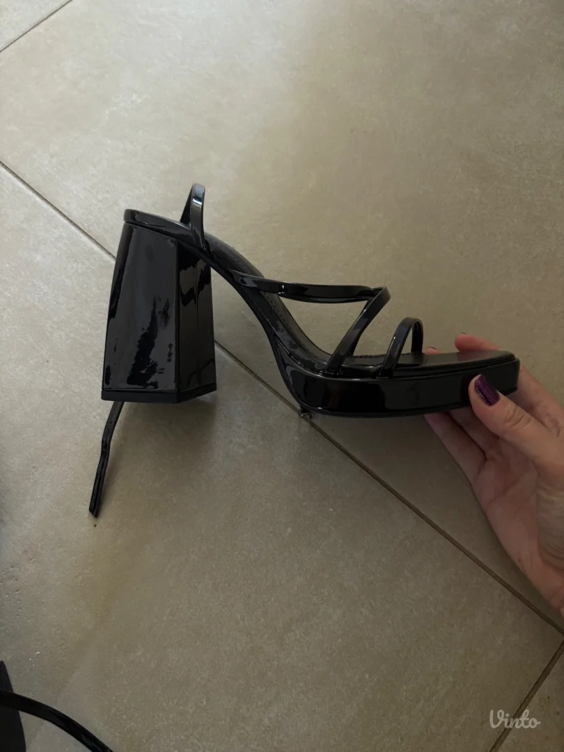 Bershka sandale na stiklu