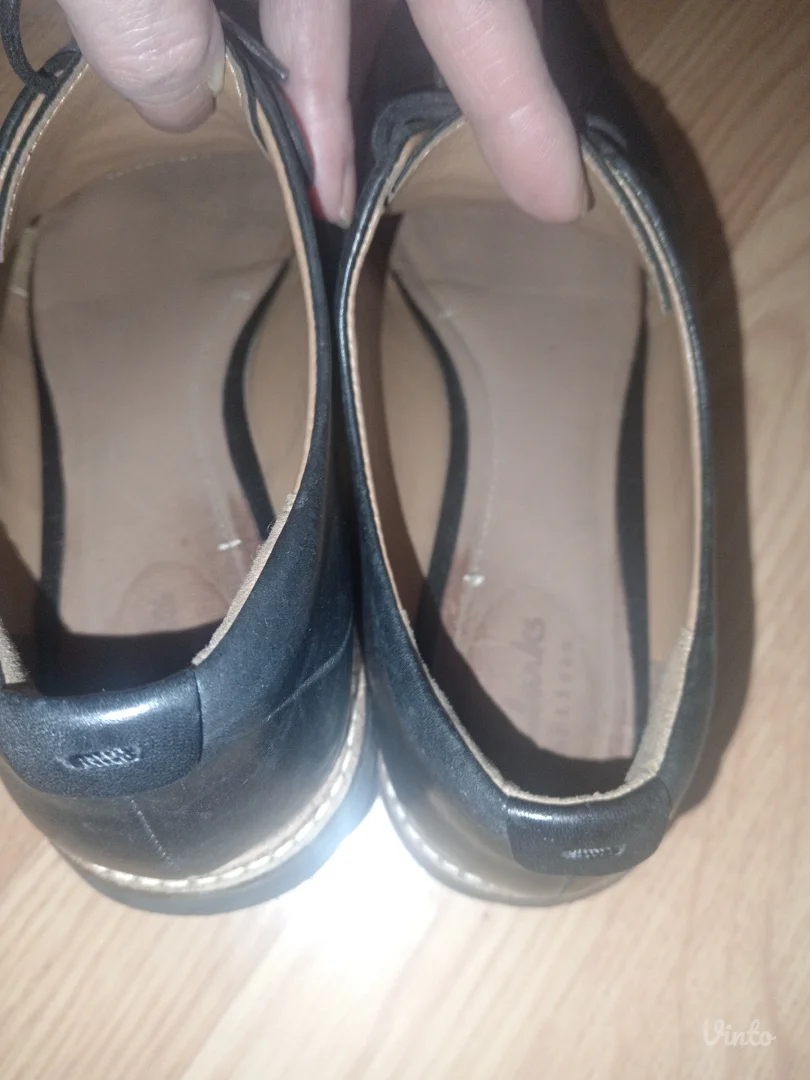 Crne ženske ravne cipele