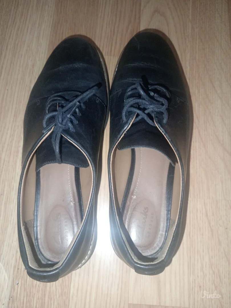 Crne ženske ravne cipele