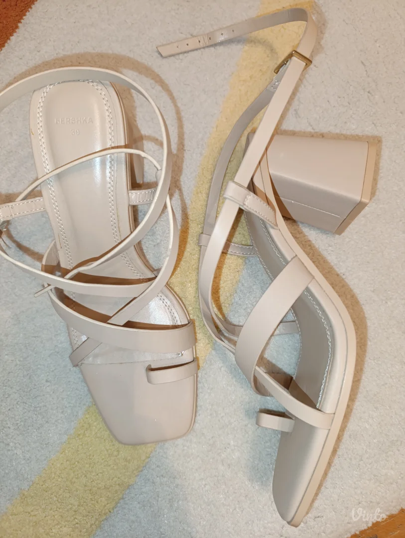 Bershka nude sandale