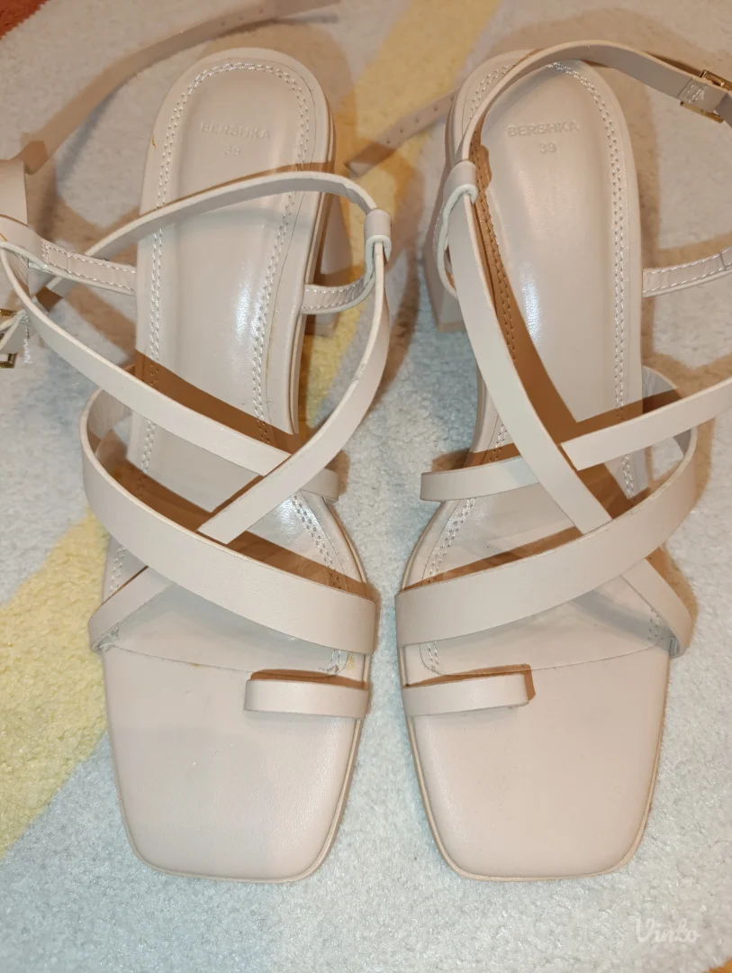 Bershka nude sandale