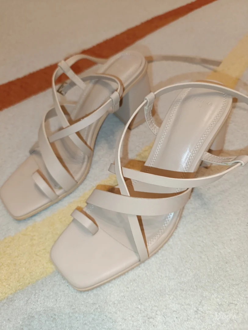 Bershka nude sandale