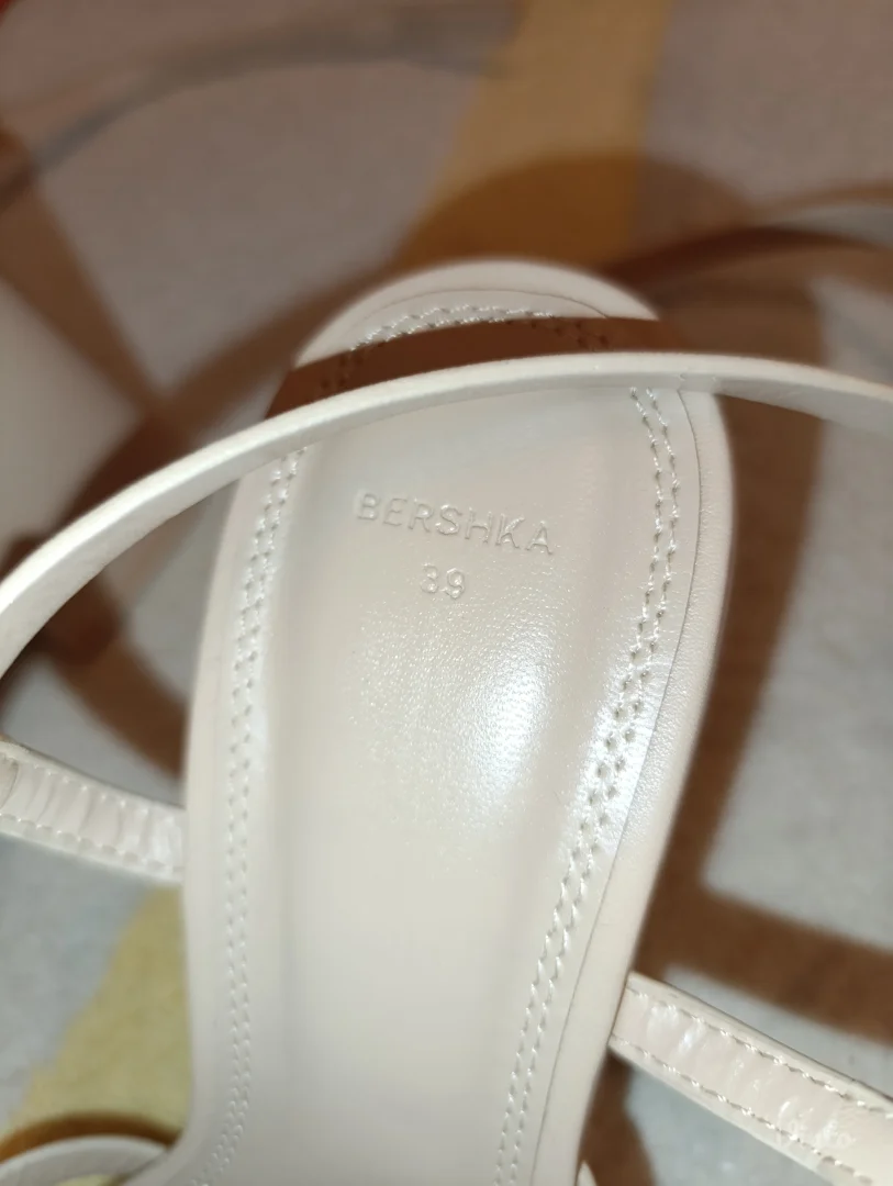 Bershka nude sandale