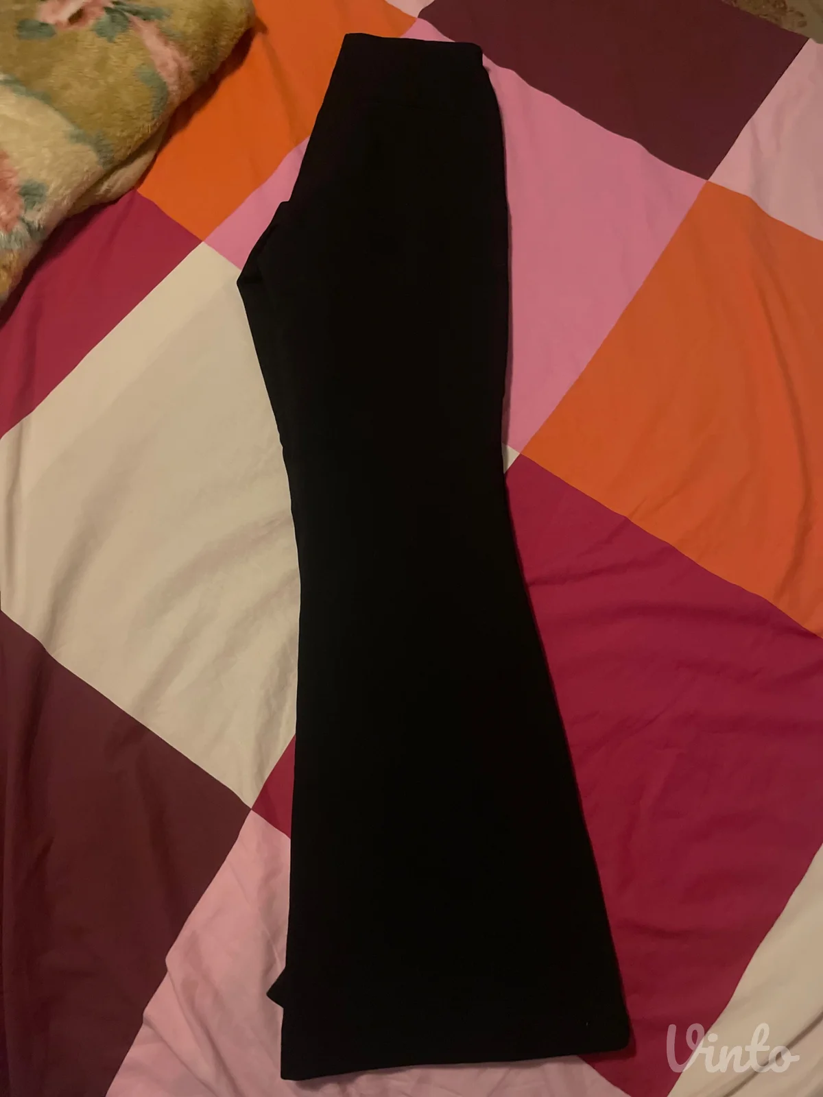 crne pantalone